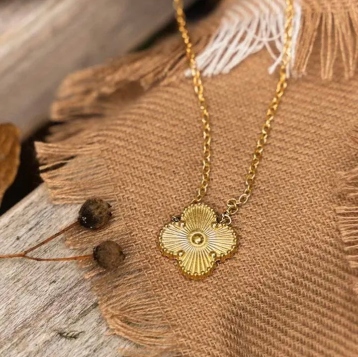 Clover Pendant Necklace – Lucky Charm