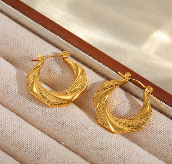 Hoop Earrings – Everyday Gold