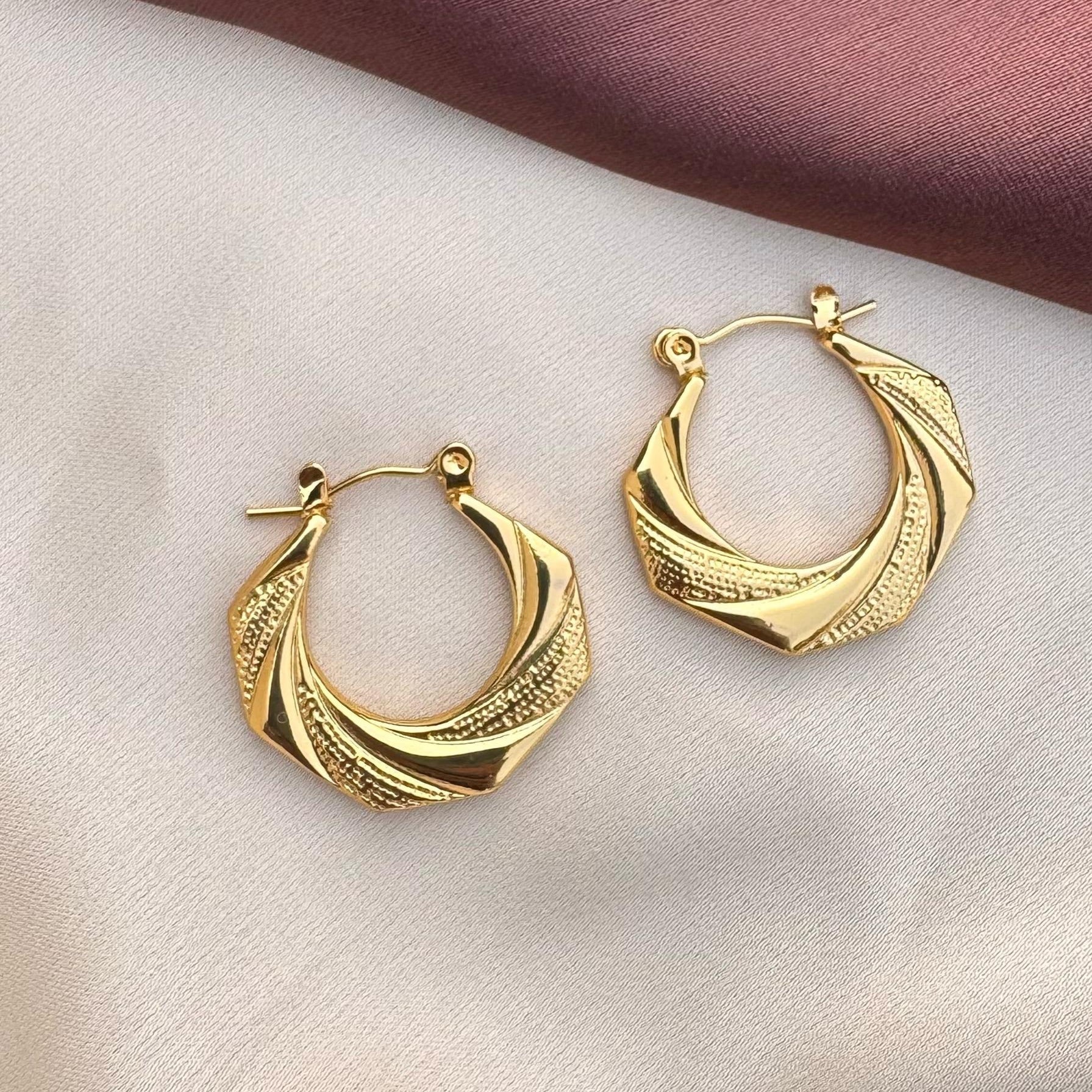 Hoop Earrings – Everyday Gold