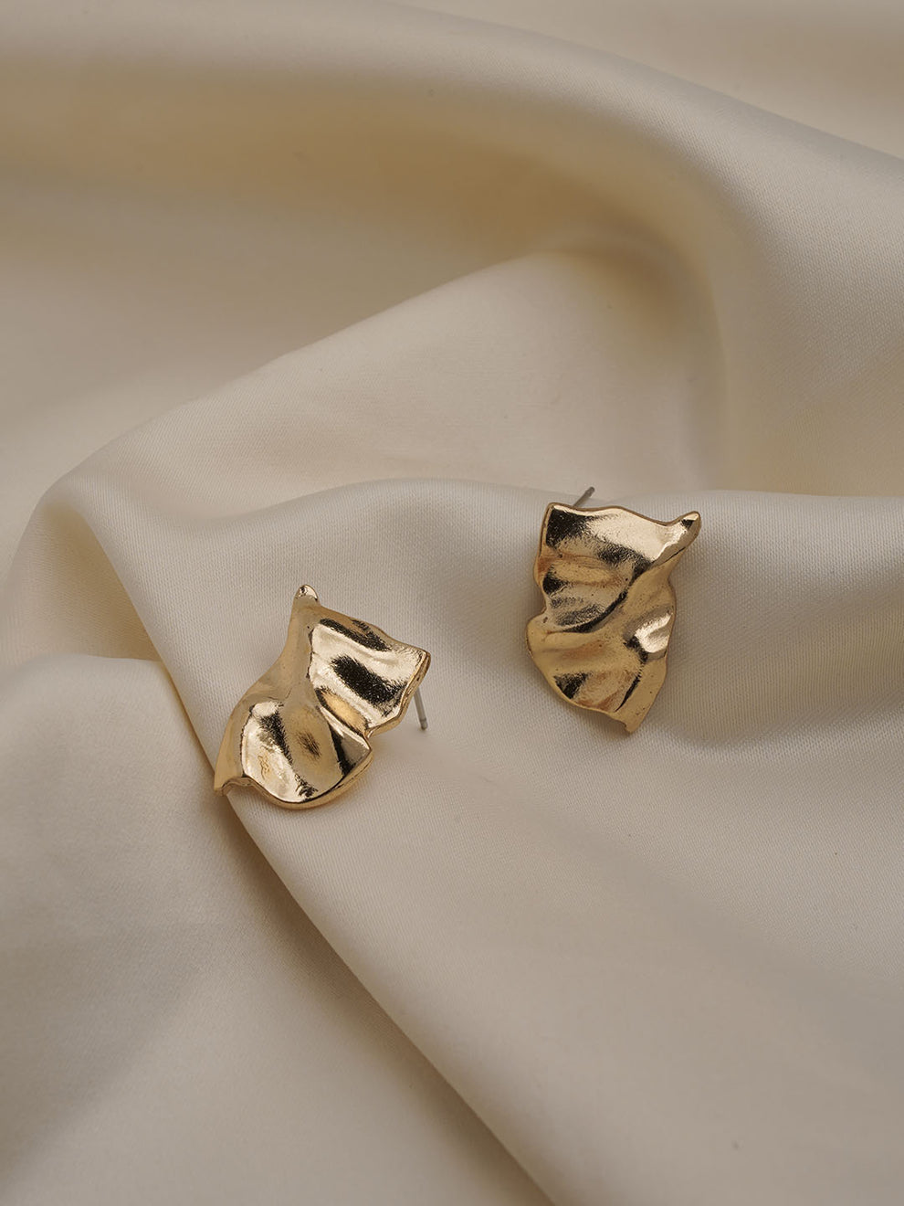Wave Design Earrings – Minimalist